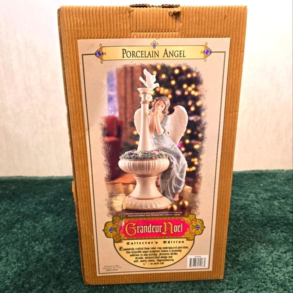 Porcelin Angel Grandeur Noel Collector Edition 2002 Christmas Holiday Decor NWOT